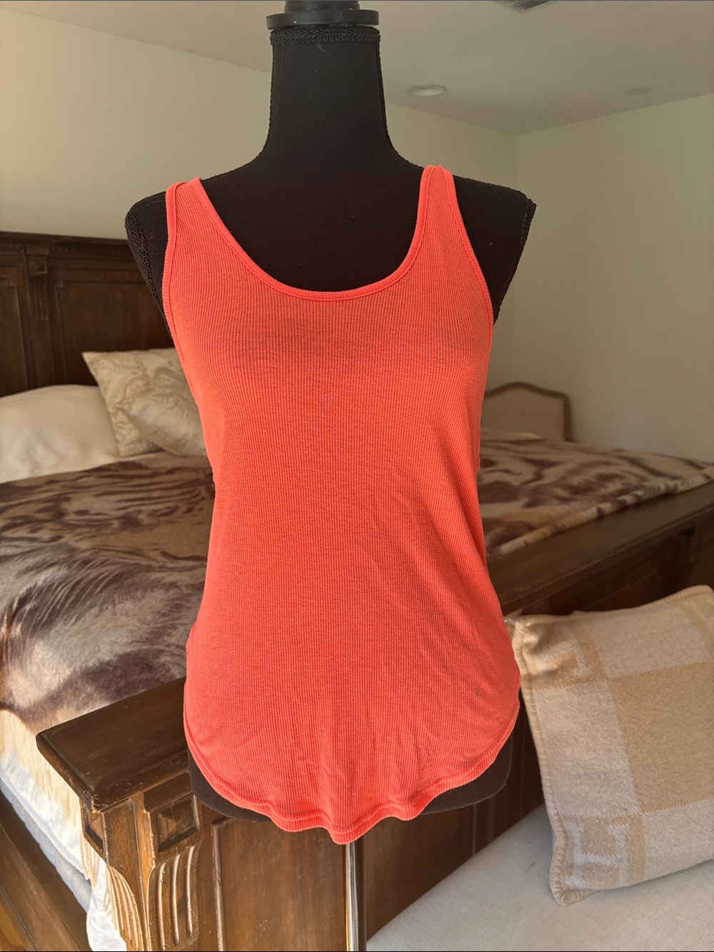 ALO Yoga Coral Scoop Neck Ribbed Tank Top